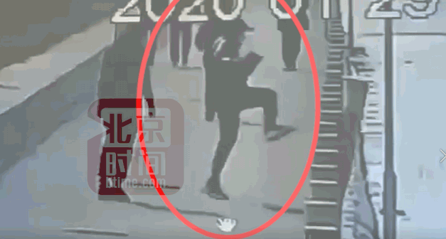 【每日平安第54期】为拍视频男子踹毁百米石柱,醉酒报警醉汉谎称感染病毒